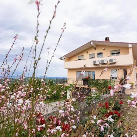 Bella Vista Lilly Apartmán *