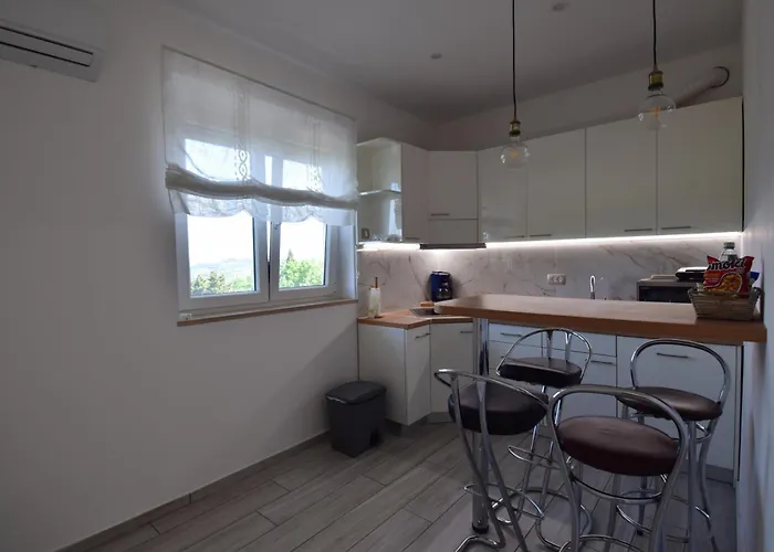 Bella Vista Lilly בפורטורוז