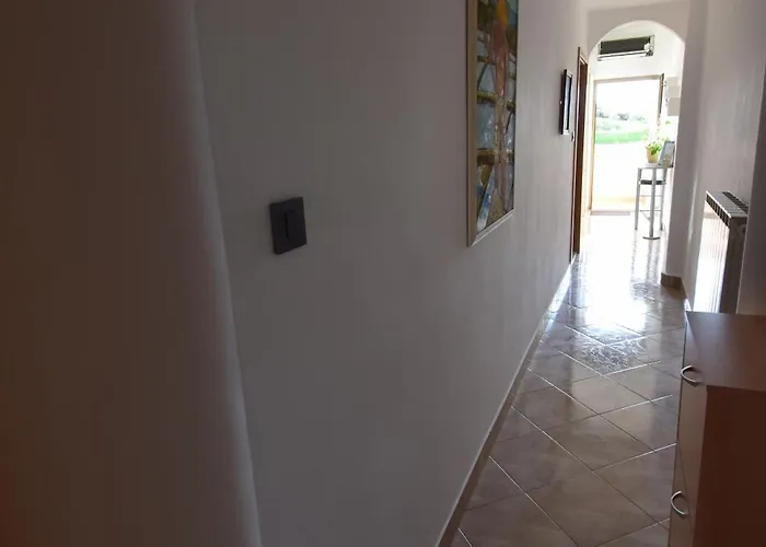 Bella Vista Lilly 公寓